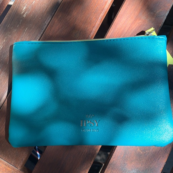 Brand New Turquoise Ipsy Cosmetic Case - Picture 3 of 3